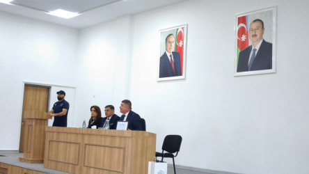 Alekseyevka kənd tam orta məktəbində üzgüçü ilə görüş keçirilib.