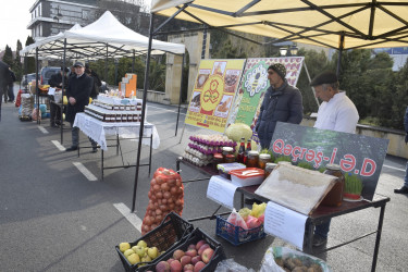 “Quba Meydanı” parkının qarşısında Novruz və Ramazan bayramları münasibətilə yarmarka fəaliyyətə başlayıb.