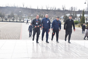 “Azərişıq” ASC-nin 10 illik yubileyi ilə bağlı Qubada Ulu Öndər Heydər Əliyevin abidəsi ziyarət olunub.