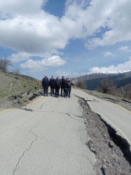 Quba-Qonaqkənd-Muçu avtomobil yolunun 42-ci kilometrliyində yaranmış vəziyyətlə əlaqədar Rayon İcra Hakimiyyətinin başçısı İlqar Mahmudov əraziyə baxış keçirmişdir.