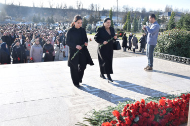 12 Dekabr - Ümummilli Lider Heydər Əliyevin anım günü.