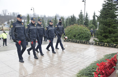 12 Dekabr - Ümummilli Lider Heydər Əliyevin Anım Günü Ulu Öndərin abidəsi ziyarət olunub.