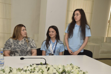 Ali təhsil müəssisələrinə yüksək balla qəbul olunan məzunlarla görüş keçirildi.