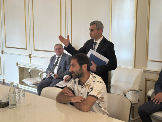 Quba Rayon İcra Hakimiyyətinin başçısı İlqar Mahmudovun rəhbərliyi ilə vətəndaş qəbulları davam etdirilir.