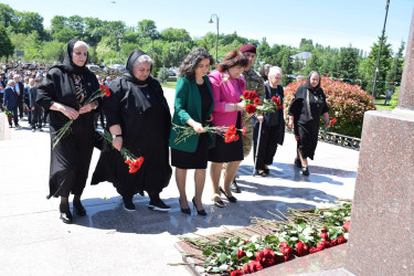 Ümummilli Lider Heydər Əliyevin anadan olmasının 102-ci ildönümü ilə əlaqədar Ulu Öndərin Quba şəhərindəki adını daşıyan mədəniyyət və istirahət parkındakı abidəsi ziyarət edilib.