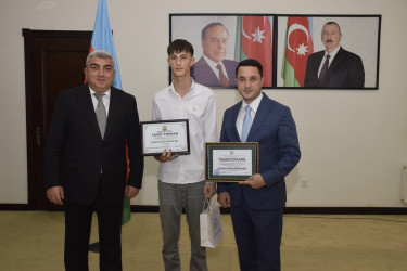 Ali təhsil müəssisələrinə yüksək balla qəbul olunan məzunlarla görüş keçirildi.