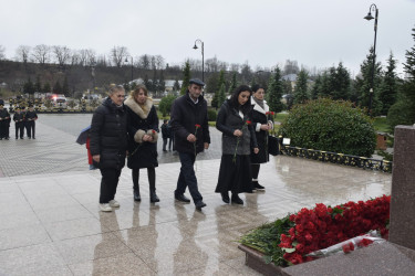 12 Dekabr - Ümummilli Lider Heydər Əliyevin Anım Günü Ulu Öndərin abidəsi ziyarət olunub.