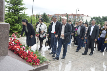 15 İyun - Milli Qurtuluş Günü münasibətilə Qubada Ulu Öndər Heydər Əliyevin abidəsi ziyarət edildi.