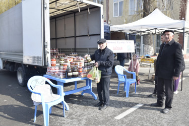 “Quba Meydanı” parkının qarşısında Novruz və Ramazan bayramları münasibətilə yarmarka fəaliyyətə başlayıb.