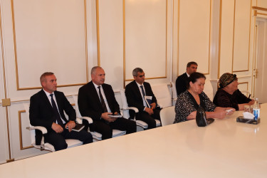 Quba Rayon İcra Hakimiyyətinin başçısı İlqar Mahmudov vətəndaşlarla görüş keçirib.