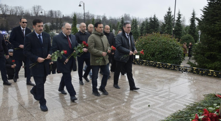 12 Dekabr - Ümummilli Lider Heydər Əliyevin Anım Günü Ulu Öndərin abidəsi ziyarət olunub.
