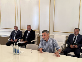 Quba Rayon İcra Hakimiyyətinin başçısı İlqar Mahmudovun vətəndaş qəbulları davam edir.