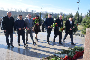 12 Dekabr - Ümummilli Lider Heydər Əliyevin anım günü.