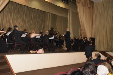 Qubada Ümummilli Lider Heydər Əliyevin anadan olmasının 103-cü ildönümünə həsr olunmuş konsert proqramı keçirilib.