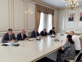 Vətəndaşlarla birbaşa ünsiyyətin davamlı olaraq həyata keçirilməsi diqqət mərkəzində saxlanılır.