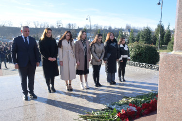 12 Dekabr - Ümummilli Lider Heydər Əliyevin anım günü.