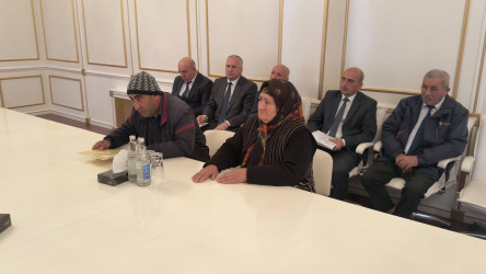 Quba Rayon İcra Hakimiyyətinin başçısı İlqar Mahmudovun vətəndaş qəbulları davam etdirilir.