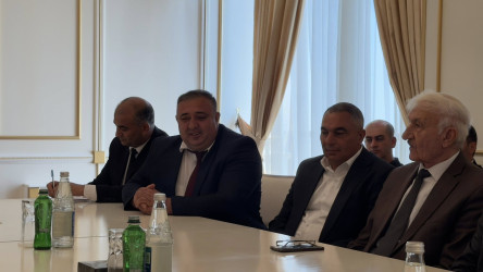 Quba Rayon İcra Hakimiyyətinin başçısı İlqar Mahmudov bir qrup fermerlə görüş keçirmişdir.