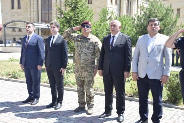 Qubada həqiqi hərbi xidmətə yola salınan çağırışçıların təntənəli yolasalma mərasimi keçirilib.