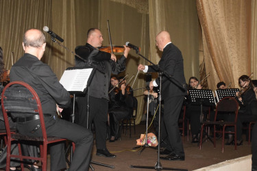 Qubada Ümummilli Lider Heydər Əliyevin anadan olmasının 103-cü ildönümünə həsr olunmuş konsert proqramı keçirilib.