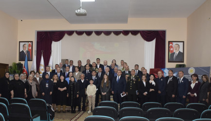 Vətən müharibəsi şəhidi, kapitan Məlikov Aqil Niyaz oğlunun xatirəsinə həsr olunmuş “Vətənə sədaqətin və hərbi şərəfin rəmzi olan həyat: Şəhid kapitan Aqil Məlikovun qəhrəmanlıq yolu” adlı anım tədbiri keçirilmişdir.