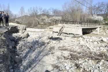 Rayon İcra Hakimiyyətinin başçısı sel sularının yaratdığı fəsadlarla yerində tanış olub.
