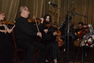 Qubada Ümummilli Lider Heydər Əliyevin anadan olmasının 103-cü ildönümünə həsr olunmuş konsert proqramı keçirilib.