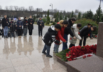 12 Dekabr - Ümummilli Lider Heydər Əliyevin Anım Günü Ulu Öndərin abidəsi ziyarət olunub.