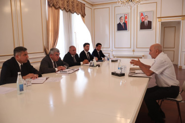 Rayon İcra Hakimiyyəti başçısı İlqar Mahmudov tərəfindən fərdi vətəndaş qəbulları davam etdirilir.