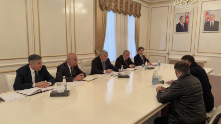 Quba Rayon İcra Hakimiyyətinin başçısı İlqar Mahmudovun vətəndaş qəbulları davam etdirilir.