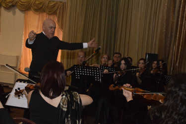 Qubada Ümummilli Lider Heydər Əliyevin anadan olmasının 103-cü ildönümünə həsr olunmuş konsert proqramı keçirilib.