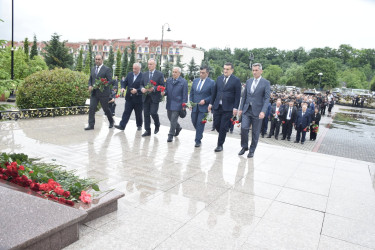 15 İyun - Milli Qurtuluş Günü münasibətilə Qubada Ulu Öndər Heydər Əliyevin abidəsi ziyarət edildi.
