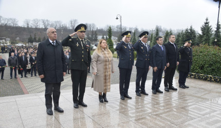 12 Dekabr - Ümummilli Lider Heydər Əliyevin Anım Günü Ulu Öndərin abidəsi ziyarət olunub.
