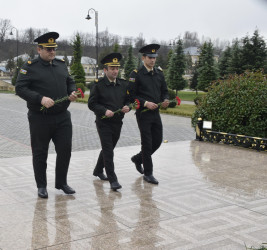 12 Dekabr - Ümummilli Lider Heydər Əliyevin Anım Günü Ulu Öndərin abidəsi ziyarət olunub.