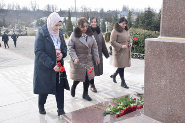 “Azərişıq” ASC-nin 10 illik yubileyi ilə bağlı Qubada Ulu Öndər Heydər Əliyevin abidəsi ziyarət olunub.