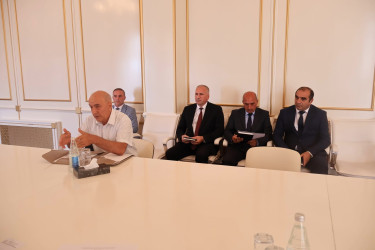 Rayon İcra Hakimiyyəti başçısı İlqar Mahmudov tərəfindən fərdi vətəndaş qəbulları davam etdirilir.
