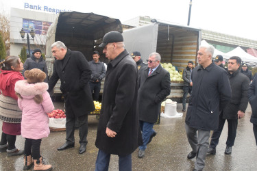 “Quba Meydanı” parkının qarşısında bayram yarmarkası fəaliyyətə başlayıb.