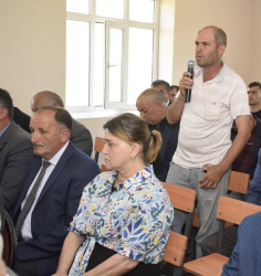 Xaltan kəndində vətəndaşlarla səyyar qəbul keçirildi.