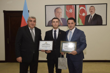 Ali təhsil müəssisələrinə yüksək balla qəbul olunan məzunlarla görüş keçirildi.