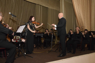 Qubada Ümummilli Lider Heydər Əliyevin anadan olmasının 103-cü ildönümünə həsr olunmuş konsert proqramı keçirilib.