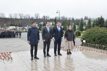12 Dekabr - Ümummilli Lider Heydər Əliyevin Anım Günü Ulu Öndərin abidəsi ziyarət olunub.