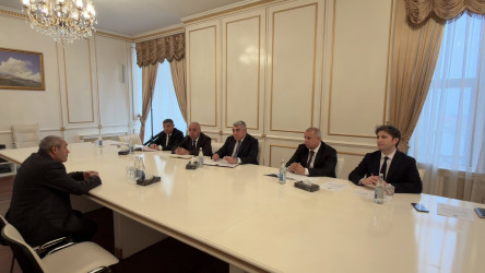 Quba Rayon İcra Hakimiyyətinin başçısı İlqar Mahmudovun vətəndaş qəbulları davam etdirilir.