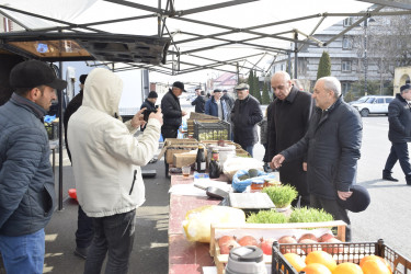 “Quba Meydanı” parkının qarşısında Novruz və Ramazan bayramları münasibətilə yarmarka fəaliyyətə başlayıb.