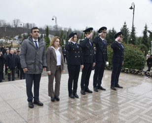 12 Dekabr - Ümummilli Lider Heydər Əliyevin Anım Günü Ulu Öndərin abidəsi ziyarət olunub.