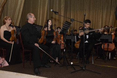 Qubada Ümummilli Lider Heydər Əliyevin anadan olmasının 103-cü ildönümünə həsr olunmuş konsert proqramı keçirilib.