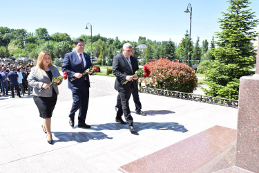 Ümummilli Lider Heydər Əliyevin anadan olmasının 102-ci ildönümü ilə əlaqədar Ulu Öndərin Quba şəhərindəki adını daşıyan mədəniyyət və istirahət parkındakı abidəsi ziyarət edilib.