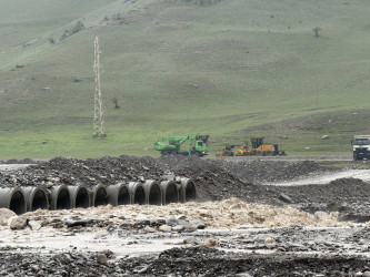 Quba-Qonaqkənd avtomobil yolunda alternativ yolun inşası işləri davam etdirilir.