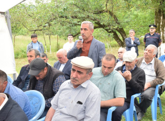 Uzunmeşə kəndində səyyar vətəndaş qəbulu keçirilib.