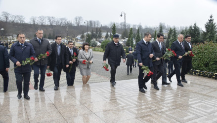 12 Dekabr - Ümummilli Lider Heydər Əliyevin Anım Günü Ulu Öndərin abidəsi ziyarət olunub.