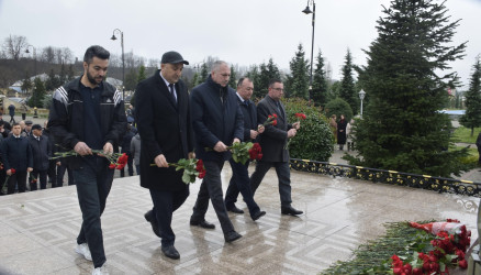12 Dekabr - Ümummilli Lider Heydər Əliyevin Anım Günü Ulu Öndərin abidəsi ziyarət olunub.